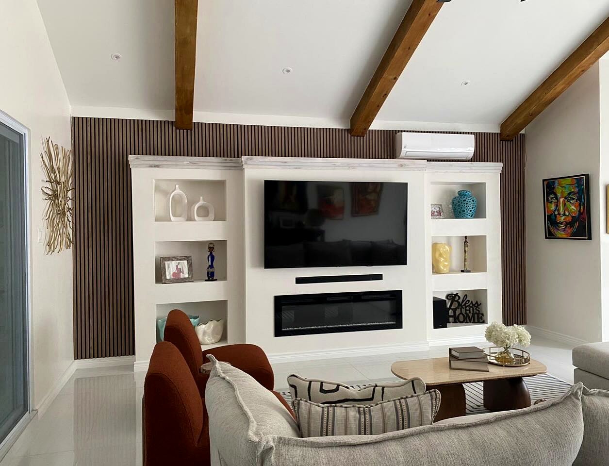Walnut Akupanels used as borderVery Elegant